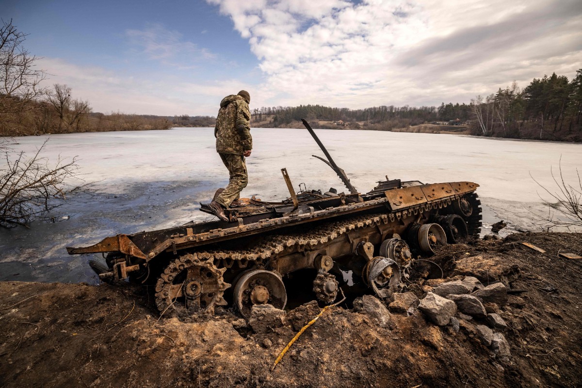Russia Loses Nearly 7,000 Troops and 100 Tanks in a Week: Kyiv