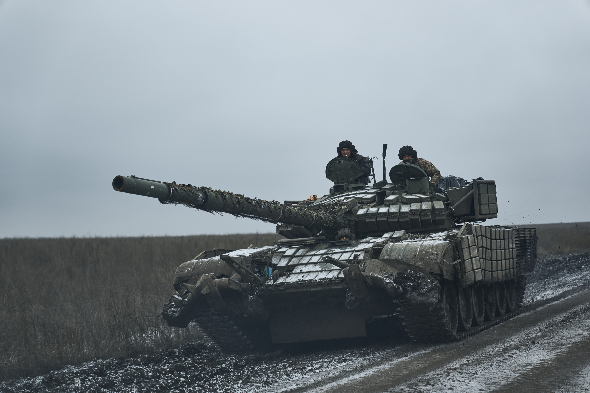 Russia Loses 400 Tanks, Struggles to Gain Ground in Ukraine: UK